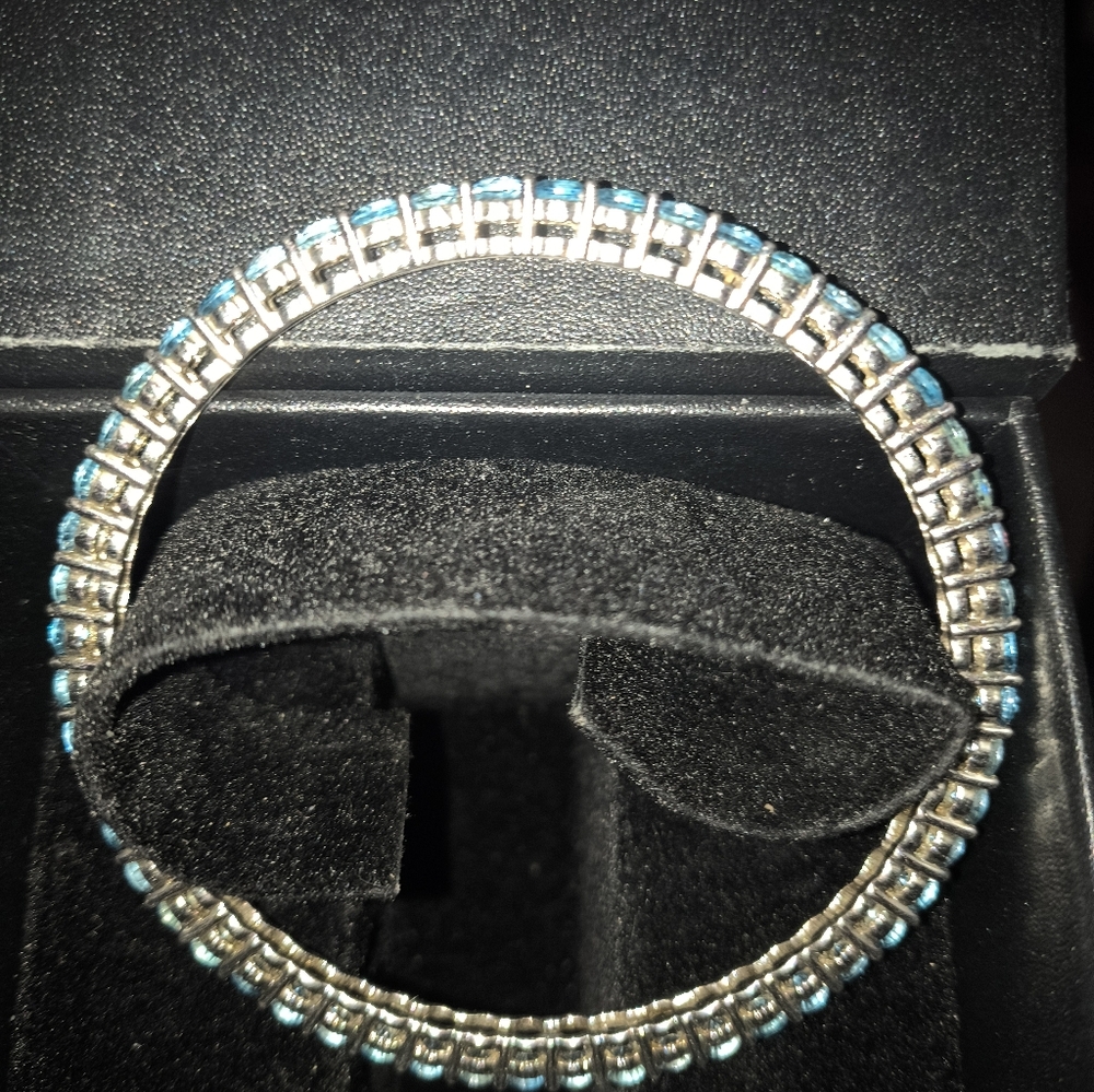 Beautiful Size 7 Silver Aquamarine Gem Stone Bracelet .